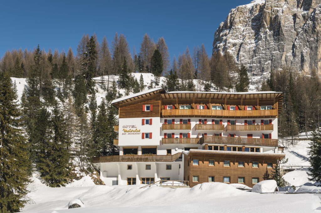 Hotel panoramico con ristorante a Plan de Gralba